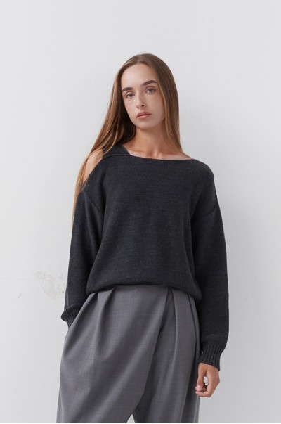 Джемпер вугільний з відкритим плечем (СВ 61)